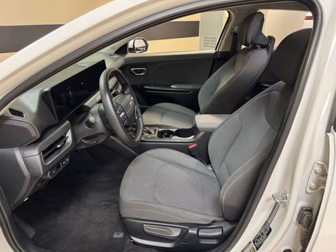 Used 2025 Kia K4 FWD image 8