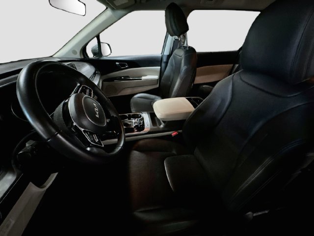 Certified 2023 Kia Carnival EX FWD image 15