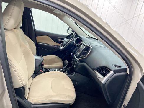 Used 2015 Jeep Cherokee Latitude w/ Cold Weather Group image 20