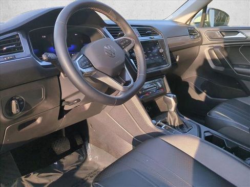 Used 2023 Volkswagen Tiguan SE image 10