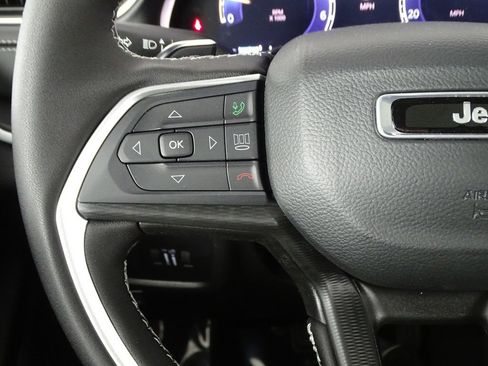 New 2025 Jeep Grand Cherokee L Laredo image 27