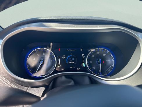 New 2026 Chrysler Pacifica Select image 16