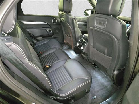 Used 2024 Land Rover Discovery Dynamic SE AWD/4WD image 10