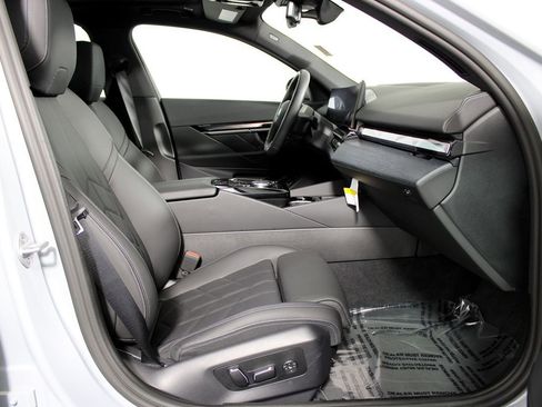 Used 2025 BMW i5 eDrive40i w/ M Sport Package image 23