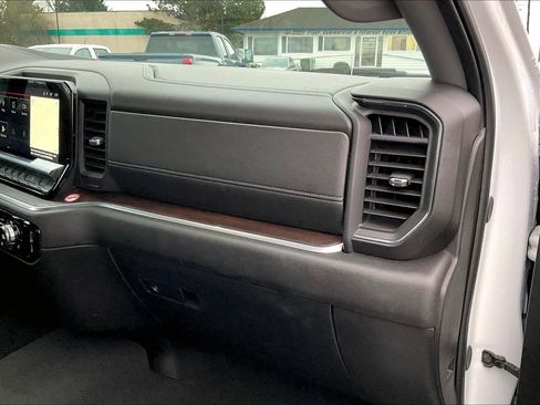 Used 2024 GMC Sierra 1500 SLT image 14