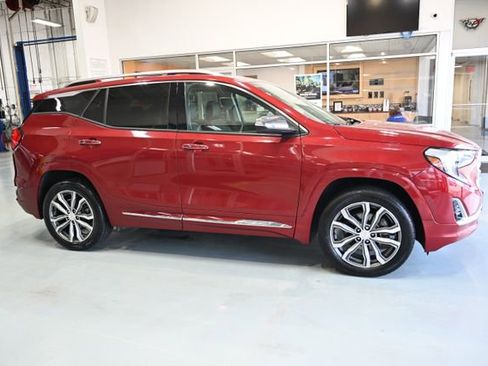 Used 2018 GMC Terrain Denali w/ Advanced Safety Package AWD/4WD image 4