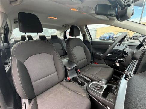 Used 2023 Kia Forte LXS FWD image 13