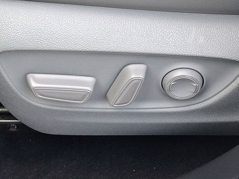 Used 2022 Toyota Highlander XLE image 26