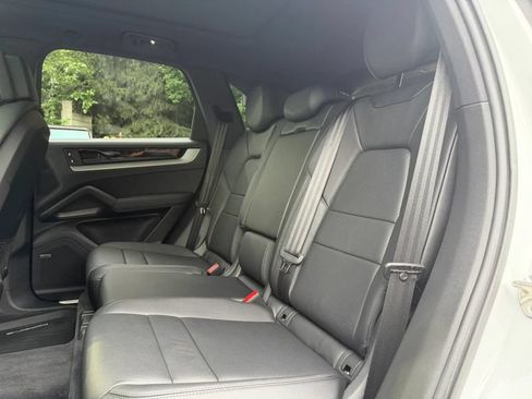 Used 2024 Porsche Cayenne AWD/4WD image 19