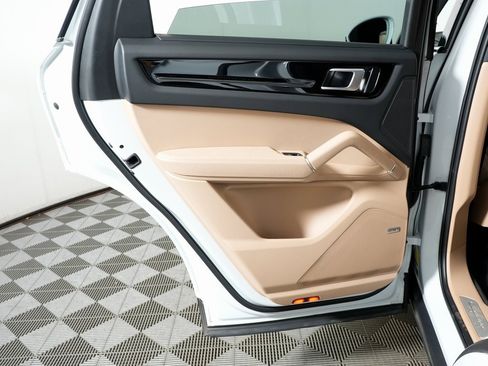 Certified 2022 Porsche Cayenne w/ Premium Package image 32