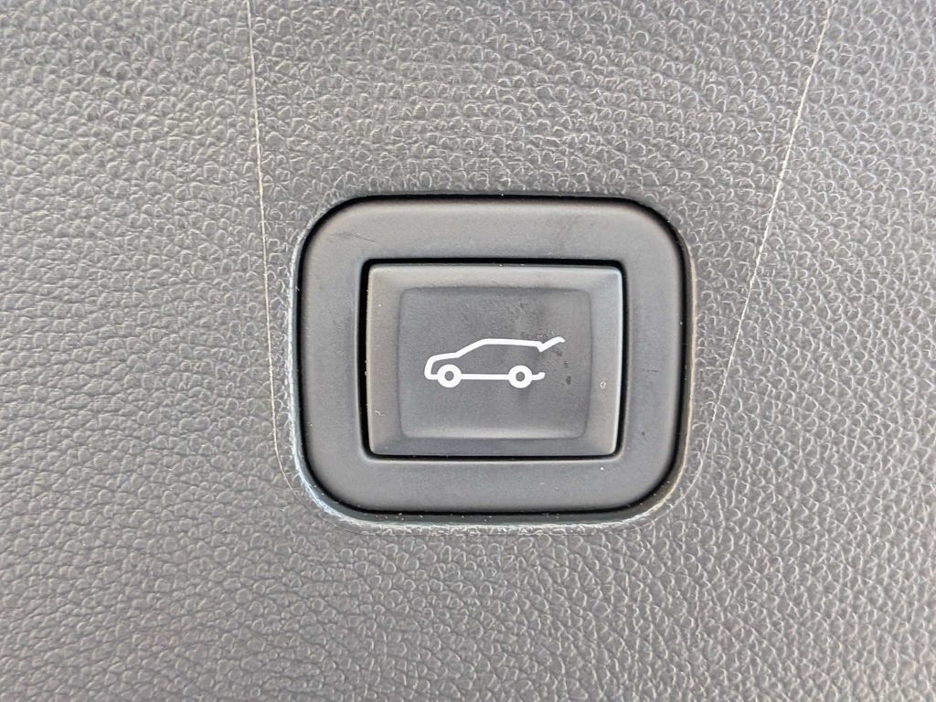 Used 2023 Buick Enclave Essence w/ Experience Buick Package FWD image 14