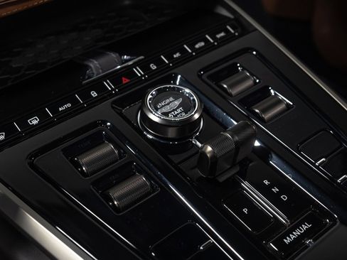 Used 2025 Aston Martin DBX 707 image 63