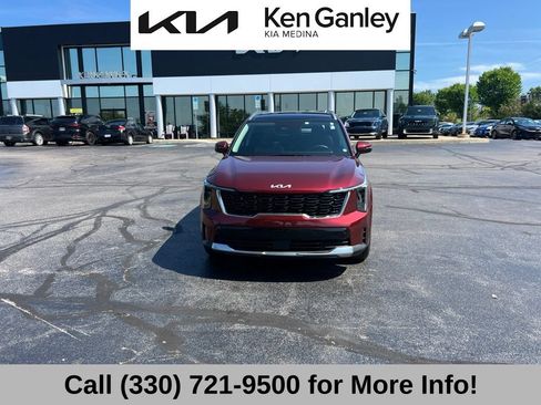 Certified 2024 Kia Sorento S w/ Panoramic Sunroof Package FWD image 3