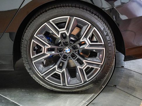 Used 2026 BMW 530i w/ M Sport Package RWD image 11