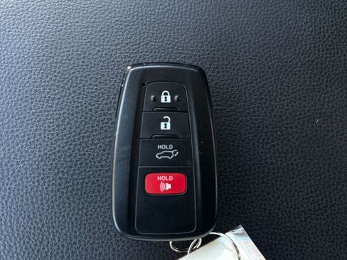 Used 2022 Toyota RAV4 XLE image 27