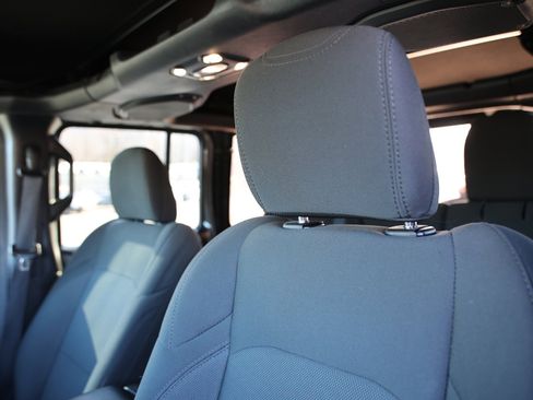 Used 2022 Jeep Wrangler Unlimited Sport image 21