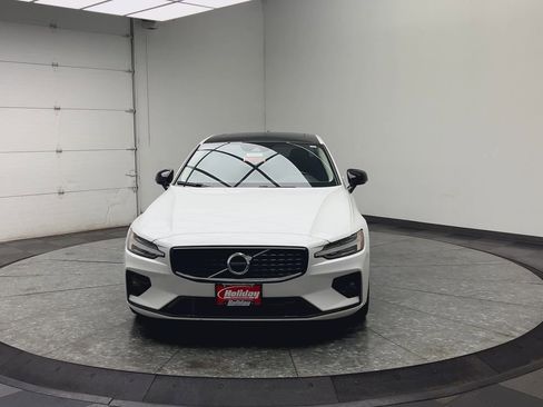 Used 2021 Volvo S60 T5 Momentum image 32