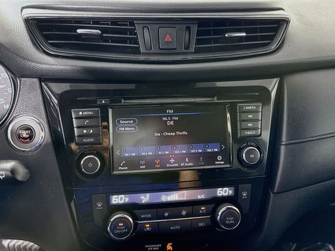 Used 2020 Nissan Rogue SV AWD/4WD image 18