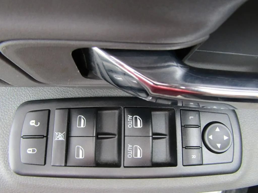 Used 2015 RAM 2500 SLT AWD/4WD image 37