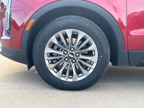 Used 2024 Cadillac XT4 Premium Luxury image 35