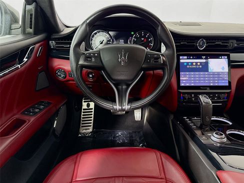 Used 2021 Maserati Quattroporte Trofeo image 3