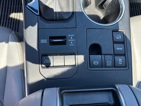 Used 2023 Toyota Highlander XLE AWD/4WD image 6