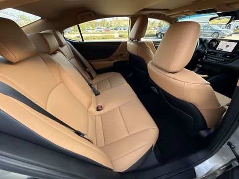 Used 2025 Lexus ES 350 w/ Premium Package FWD image 17