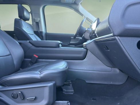 Used 2025 Ford Expedition Platinum AWD/4WD image 11