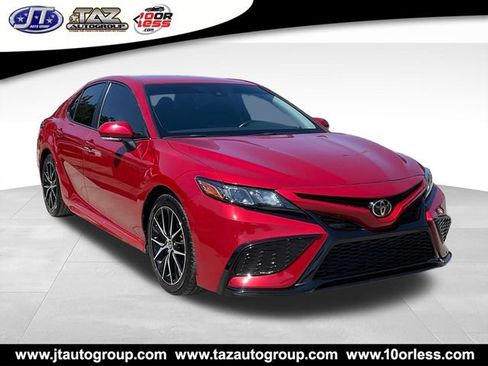 Used 2022 Toyota Camry SE FWD image 1