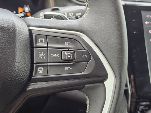 Used 2025 Jeep Grand Cherokee Laredo X w/ Luxury Tech Group I image 24