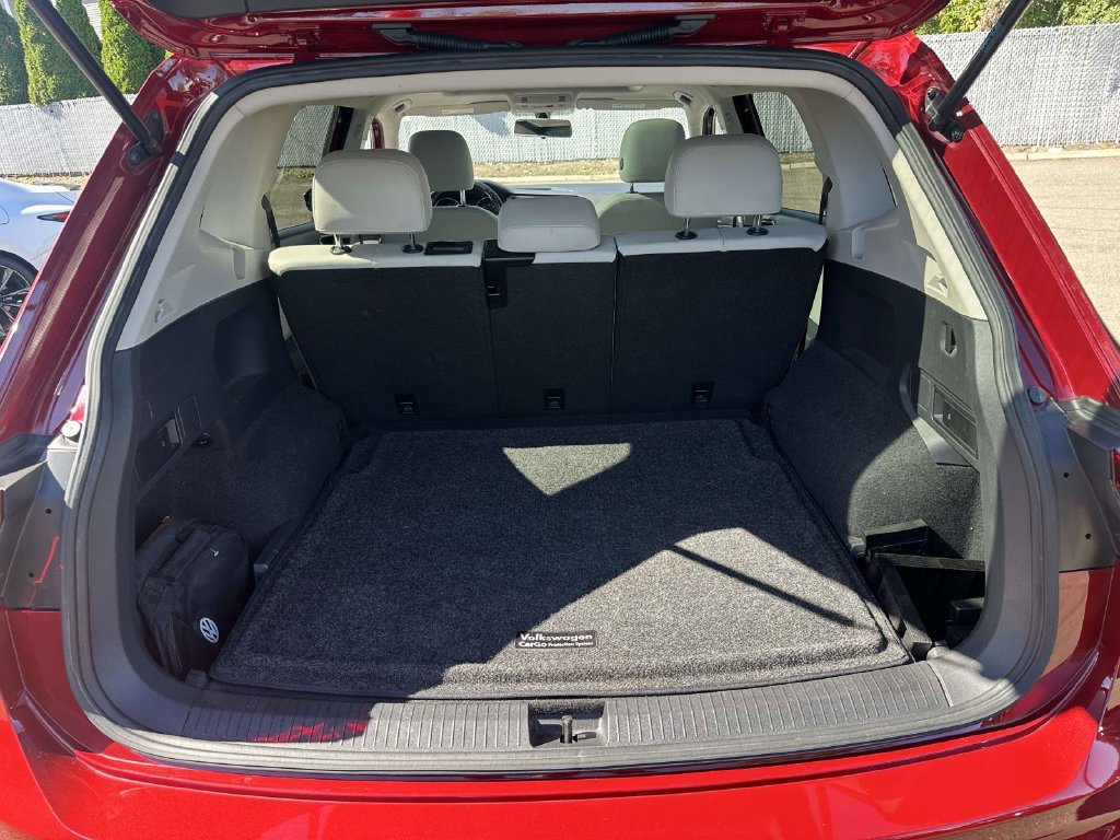 Used 2018 Volkswagen Tiguan SE w/ Panoramic Sunroof Package AWD/4WD image 12