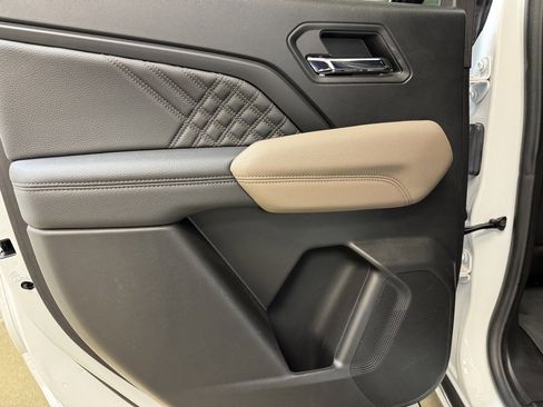 Used 2024 GMC Canyon Denali image 16