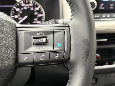 Certified 2025 Nissan Rogue SV image 15