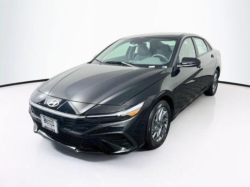 New 2026 Hyundai Elantra Hybrid FWD image 3
