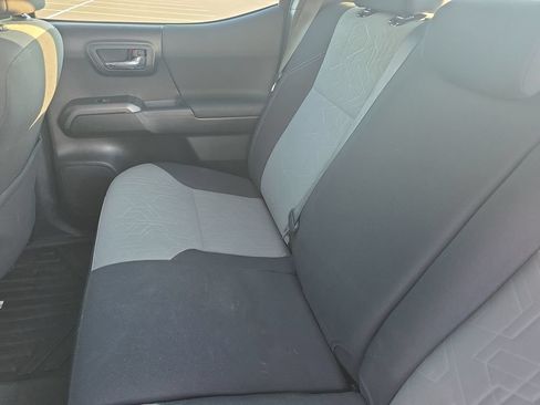 Used 2020 Toyota Tacoma TRD Off-Road AWD/4WD image 18