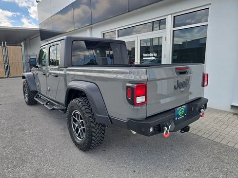 Used 2023 Jeep Gladiator Sport AWD/4WD image 5