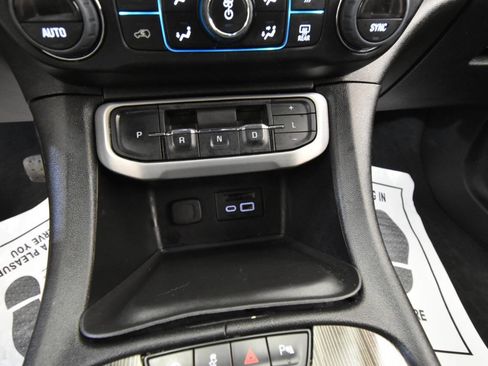 Used 2023 GMC Acadia SLT w/ Preferred Package AWD/4WD image 24