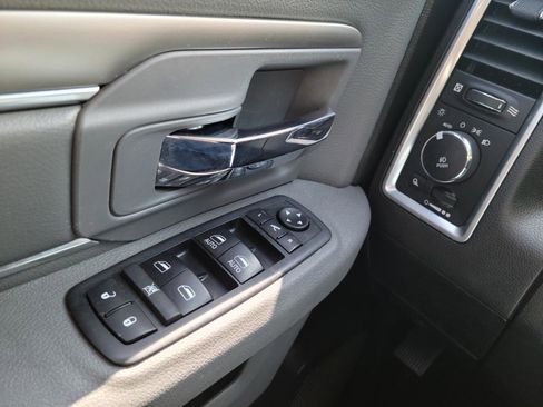 Used 2019 RAM 1500 Classic SLT w/ SLT Plus D￩cor Group image 12