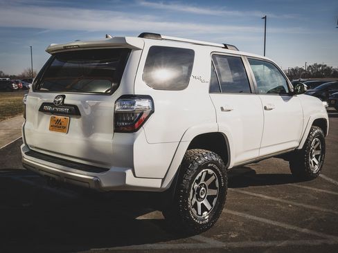 Used 2017 Toyota 4Runner TRD Off-Road Premium image 30