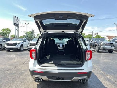 Used 2023 Ford Explorer Platinum w/ Technology Package AWD/4WD image 10