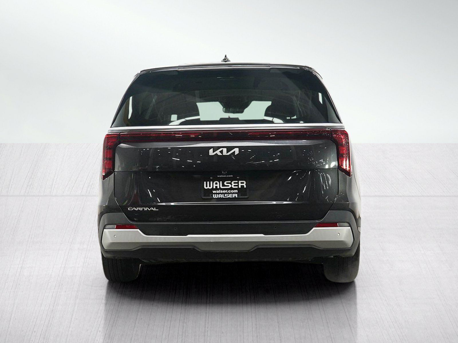 Used 2025 Kia Carnival FWD image 4