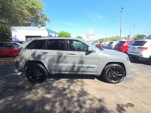 Used 2021 Jeep Grand Cherokee Laredo X AWD/4WD image 6