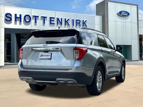 Used 2022 Ford Explorer XLT w/ Equipment Group 202A RWD image 8