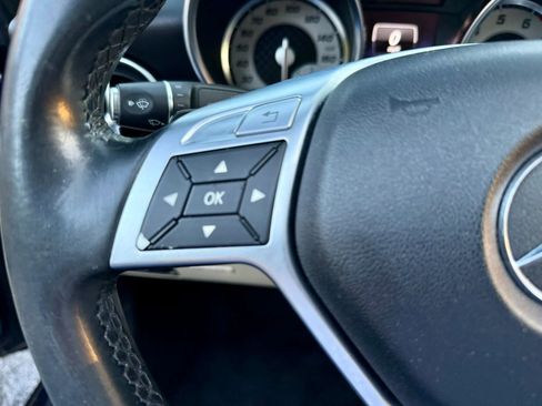 Used 2015 Mercedes-Benz SLK 250 image 40
