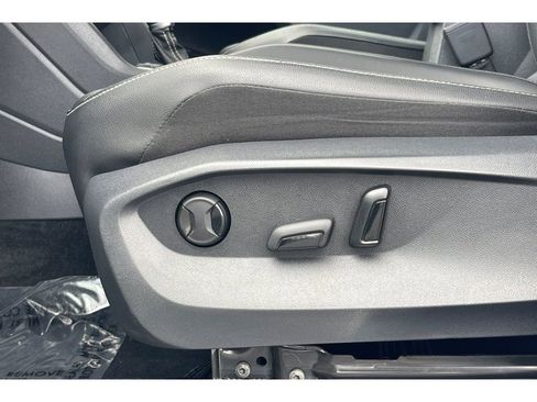 Used 2023 Volkswagen Tiguan SE R-Line FWD image 13