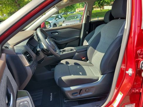 Used 2023 Nissan Rogue SV AWD/4WD image 18