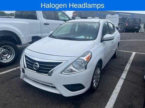 Used 2019 Nissan Versa SV FWD image 2