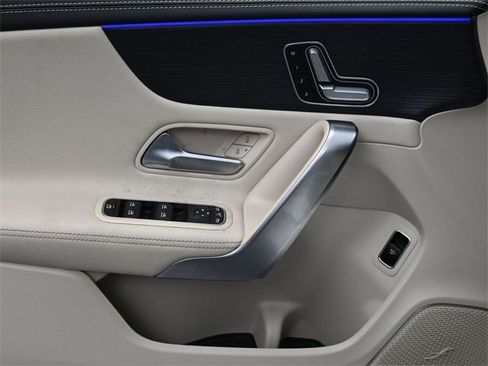 Used 2022 Mercedes-Benz CLA 250 image 8