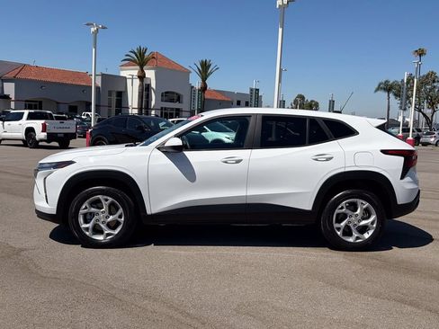 Used 2024 Chevrolet Trax LS w/ LS Convenience Package FWD image 41