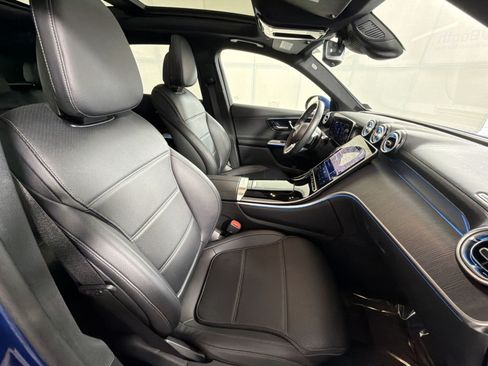 Used 2025 Mercedes-Benz GLC 300 4MATIC image 27